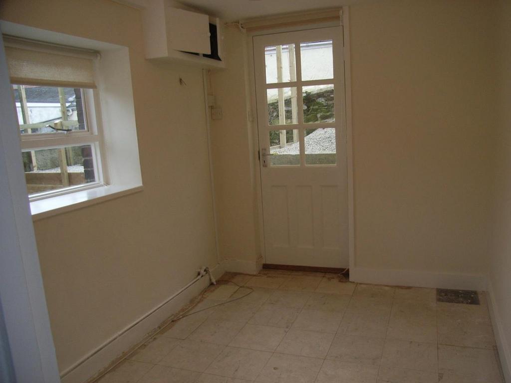 Flat 3 lower ground floor let on an ast at £40