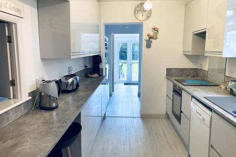 20 Titian Avenue, Bushey Heath, Bushey, WD23 4GB