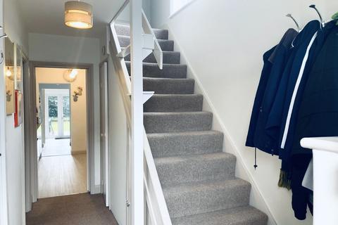 20 Titian Avenue, Bushey Heath, Bushey, WD23 4GB