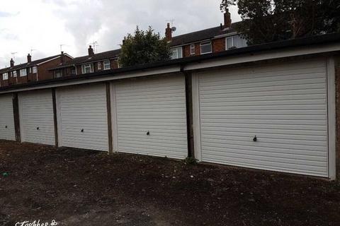 Garage to rent, Friend Avenue, Aldershot GU12