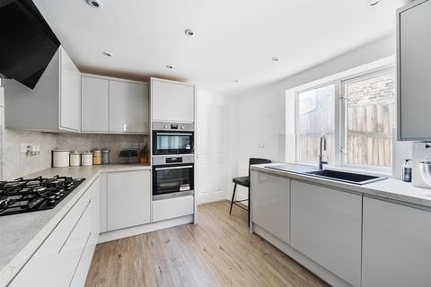 4 bedroom terraced house to rent, Strode Road, London, NW10