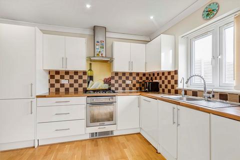 3 bedroom house to rent, Milner Drive, Whitton TW2
