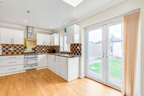 3 bedroom house to rent, Milner Drive, Whitton TW2