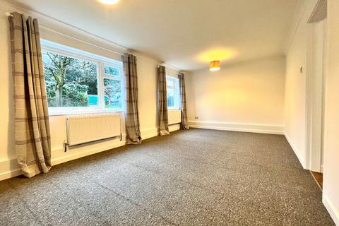 2 bedroom flat for sale, Sharrow Close, Haywards Heath, RH16