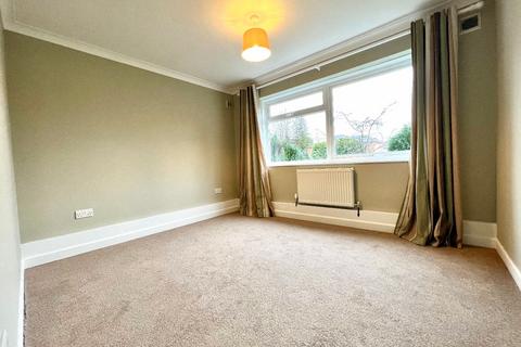 2 bedroom flat for sale, Sharrow Close, Haywards Heath, RH16