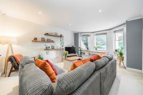 2 bedroom flat for sale, Leyland Road, London SE12