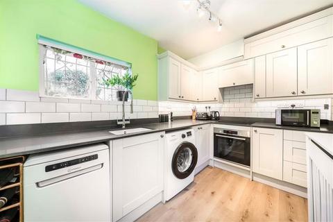 2 bedroom flat for sale, Leyland Road, London SE12