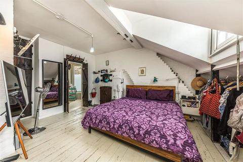 3 Gibraltar Walk, London, E2 7LH