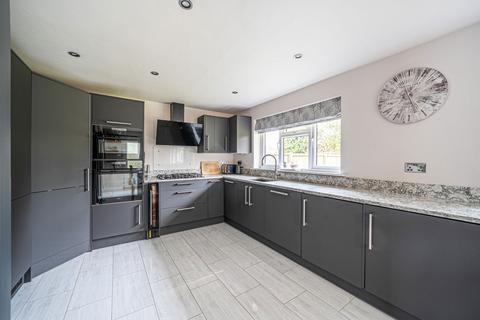 2 Foxmoor Close, Oakley, Basingstoke, RG23 7BQ