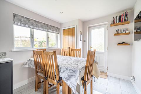 2 Foxmoor Close, Oakley, Basingstoke, RG23 7BQ