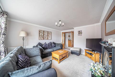 2 Foxmoor Close, Oakley, Basingstoke, RG23 7BQ
