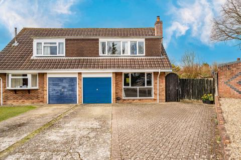 Foxmoor Close, Oakley, Basingstoke, RG23 7BQ