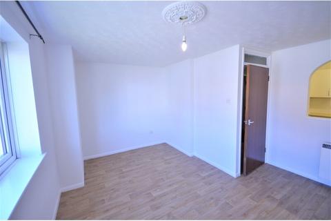 1 bedroom flat to rent, Grebe Close, Bridgwater TA6