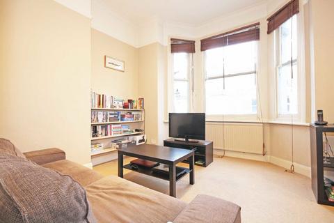 2 bedroom flat to rent, Frithville Gardens, London W12