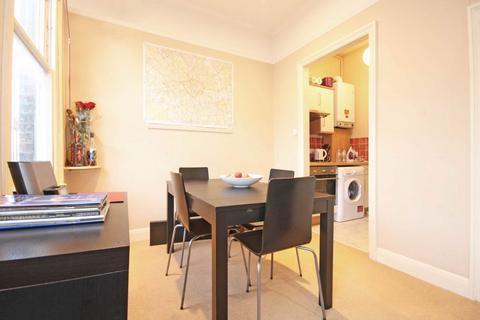 2 bedroom flat to rent, Frithville Gardens, London W12