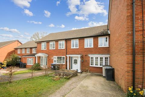69 Farm Close, East Grinstead, RH19 3QQ