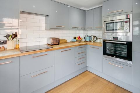 69 Farm Close, East Grinstead, RH19 3QQ