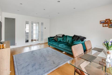 69 Farm Close, East Grinstead, RH19 3QQ