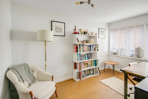 69 Farm Close, East Grinstead, RH19 3QQ