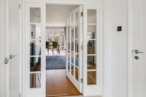 69 Farm Close, East Grinstead, RH19 3QQ