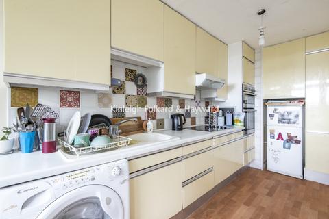 2 bedroom flat to rent, Holden Avenue North Finchley N12