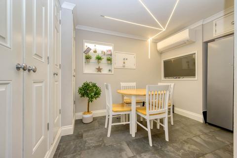 2 Stirling Close, Caversham, Reading, RG4 6SH