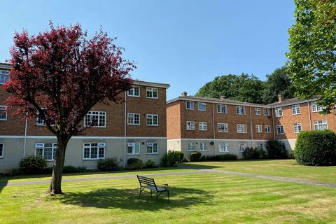 2 bedroom apartment for sale, Gainsborough Court, Walton-on-Thames, Surrey, KT12