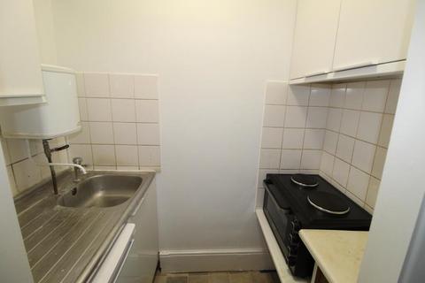 Studio to rent, Adelaide Crescent, Hove