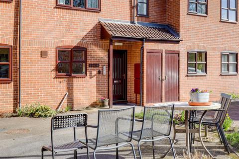 2 bedroom flat for sale, Elmsdale Gardens, Burton Joyce NG14