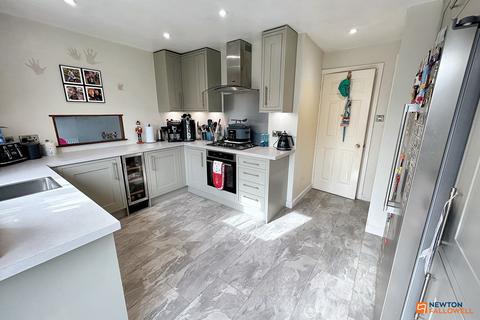 4 Monks Grove, Werrington, Peterborough, PE4 5AR