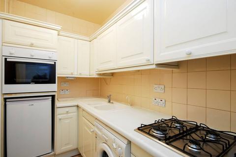 Studio to rent, Queens Gate Terrace, South Kensington, London, SW7