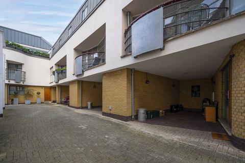 2 bedroom mews for sale, Bridel Mews, Colebrooke Row, Islington, London, N1