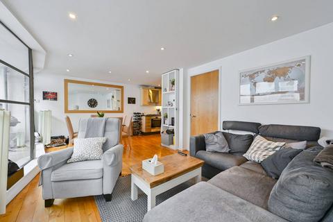 2 bedroom mews for sale, Bridel Mews, Colebrooke Row, Islington, London, N1