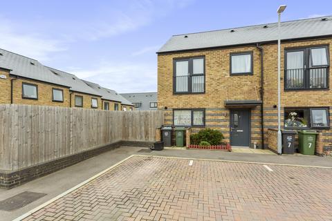 3 bedroom terraced house to rent, Sherbourne Close, Dartford DA1