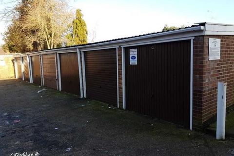 Garage to rent, Cookham Road, Maidenhead SL6