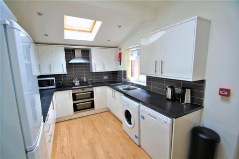 6 bedroom house to rent, Albion Road, Manchester M14