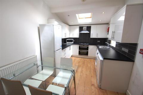 6 bedroom house to rent, Albion Road, Manchester M14