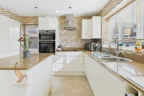 3 bedroom detached house for sale, High Street, South Elmsall WF9