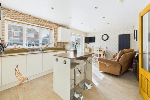 3 bedroom detached house for sale, High Street, South Elmsall WF9