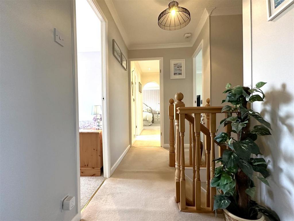 First Floor Landing 928