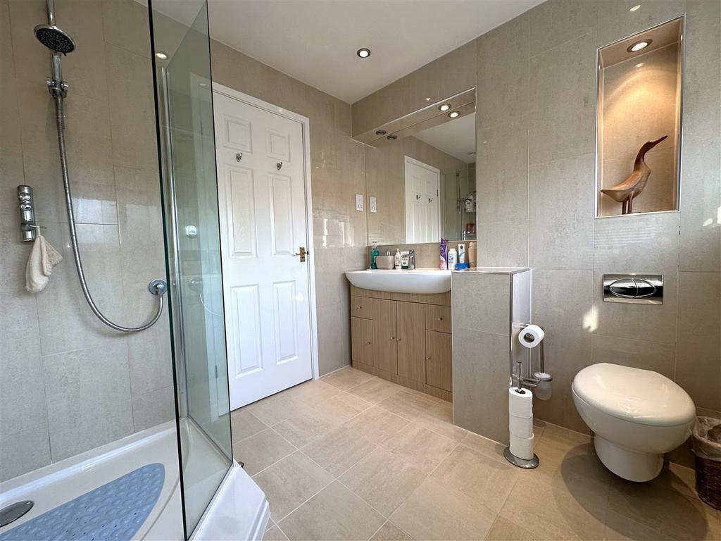 Stylish Modern En-Suite 896