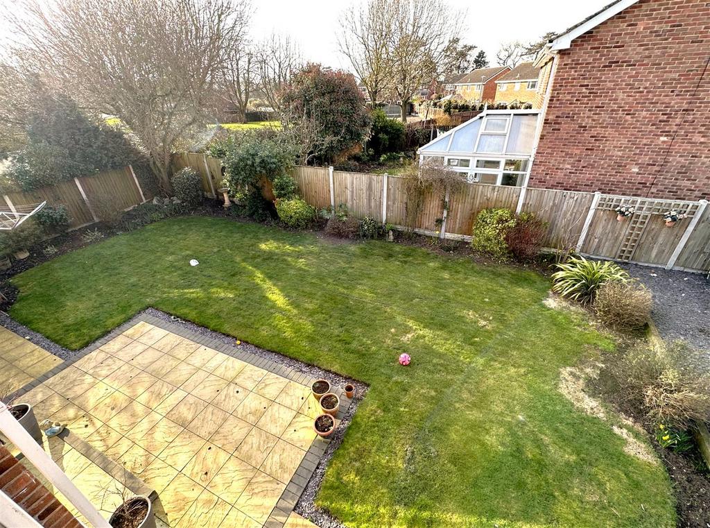 Rear Garden Overview 907