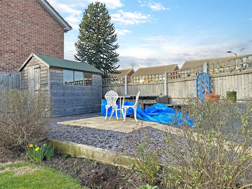 Lovely Raised Seating Area 023