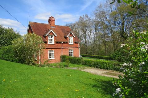 2 bedroom semi-detached house to rent, Steep Marsh, Liss, Hampshire, GU33