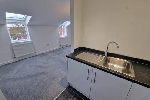 2 bedroom penthouse to rent, Empire Court, Empress Road, Luton, Bedfordshire