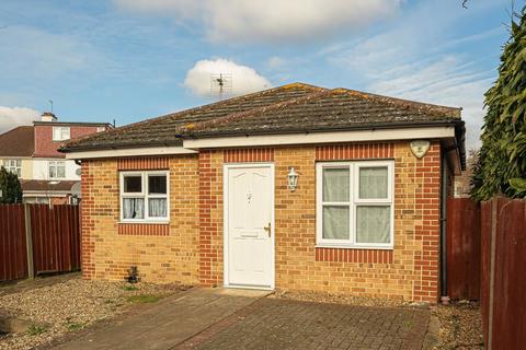 2 bedroom bungalow for sale, Garland Drive, Hounslow TW3