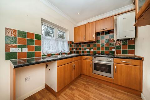 2 bedroom bungalow for sale, Garland Drive, Hounslow TW3