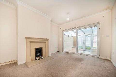 2 bedroom bungalow for sale, Garland Drive, Hounslow TW3