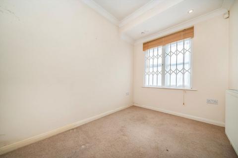 2 bedroom bungalow for sale, Garland Drive, Hounslow TW3