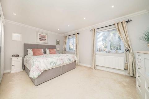 22 Camel Grove, Kingston Upon Thames, KT2 5GR
